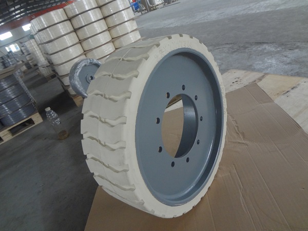 22X7X17 3 4 mould on solid tyre - 副本.JPG