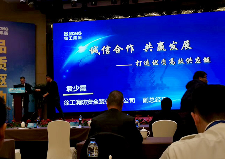 工业实心轮胎.jpg